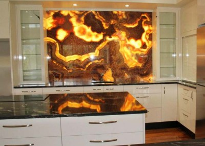30mm Black Fountain Granite Kitchen with Backlit Onyx Background