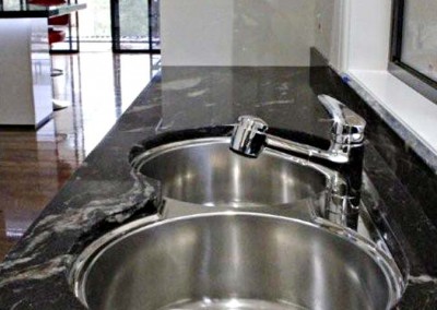 30mm Black Fountain Granite Kitchen with Polished Undermount Sink