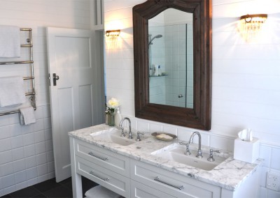 30mm Carrara Marble Vanity with Undermount Sinks and Pencil Round Edge