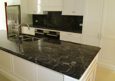 30mm Silver Fountain Granite Kitchen with Lamb's Tongue Edge