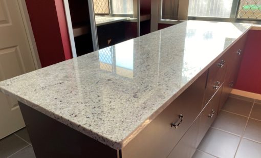 30mm Colonial White Granite Dresser y Brisbane Granite and Marble